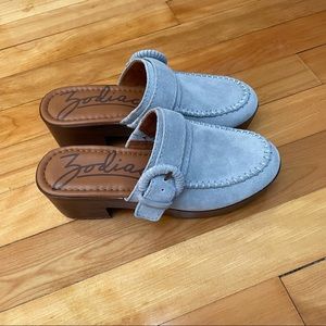 NEW Zodiac ‘Raine’ Light Blue Suede Mule-Clogs 2 1/2” heel- 1” platform. Size 6M